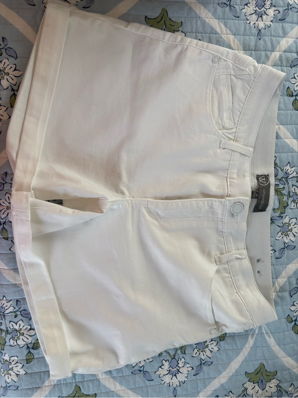 Wit & Wisdom White Cuffed Stretch Shorts